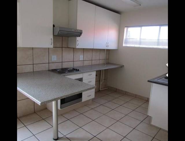2 BEDROOM PROPERTY TO RENT IN HELDERKRUIN